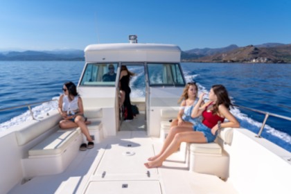 Charter Motorboat UAE Dolphin deluxe 3300 Chania