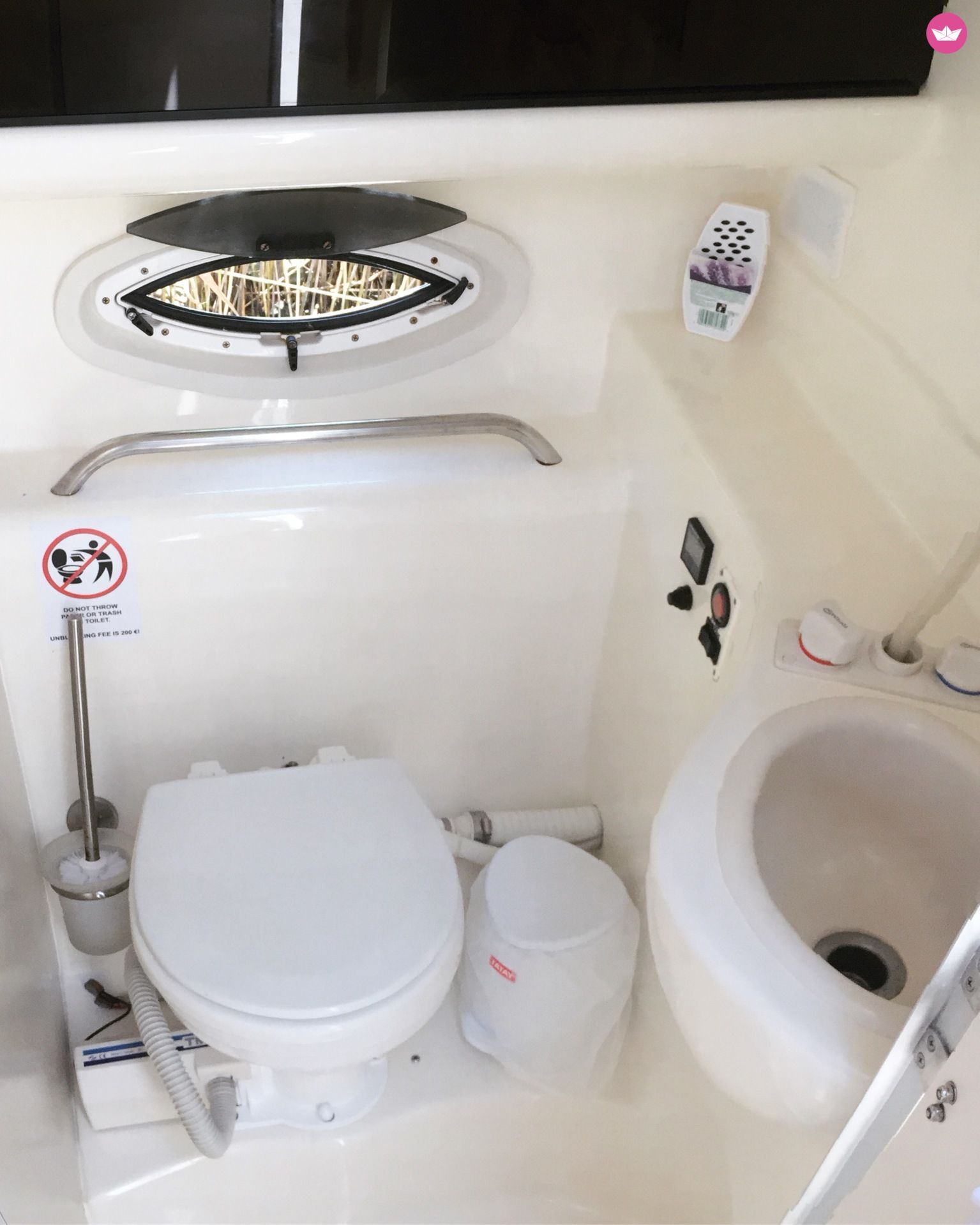 Motorboat Bayliner 285 Ciera Cruiser for hire