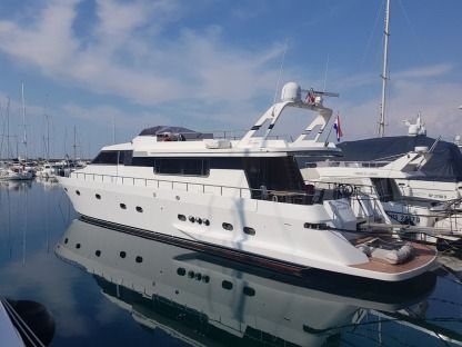 Charter Motorboat Canados 75 Pieta