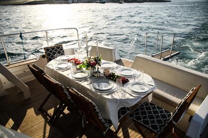 Bosporus cruise with luxury yacht