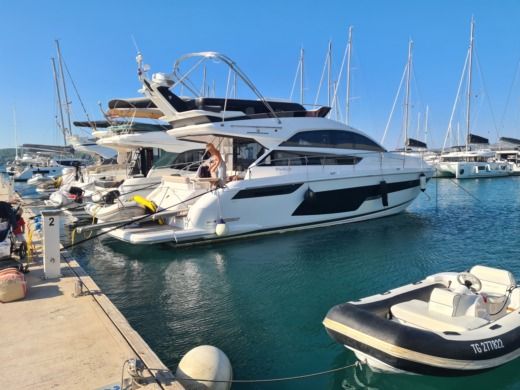 Seget Donji Motor Yacht  Fairline Squadron 50 alt tag text