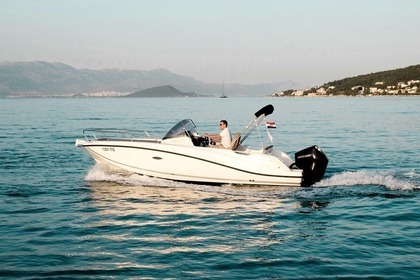 Charter Motorboat QUICKSILVER 675 Activ Sundeck Trogir