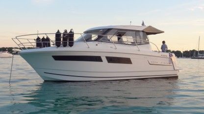 Charter Motorboat Jeanneau Merry Fisher 855 Mandelieu-La Napoule