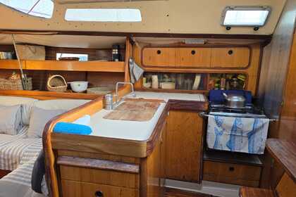 Beneteau amplico y cómodo