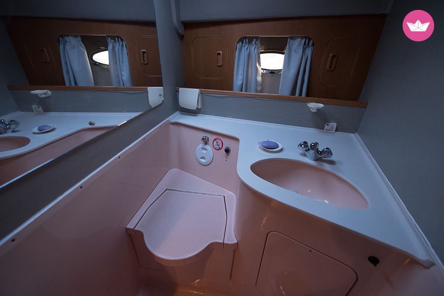 Charter motorboat in Athens  