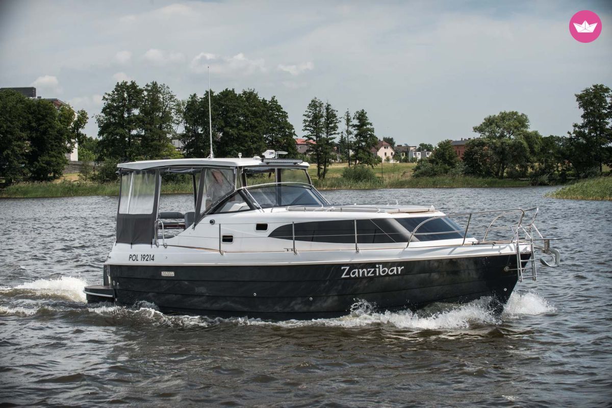 Bateau à moteur Navigator