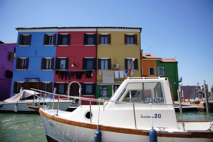 Barca a Venezia a Noleggio - Ormeggiata in Canal Grande a San Marco, 3052