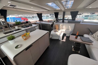 Verhuur Catamaran Fountaine Pajot Fountaine Pajot Aura 51 - 5 + 1 cab. Trogir