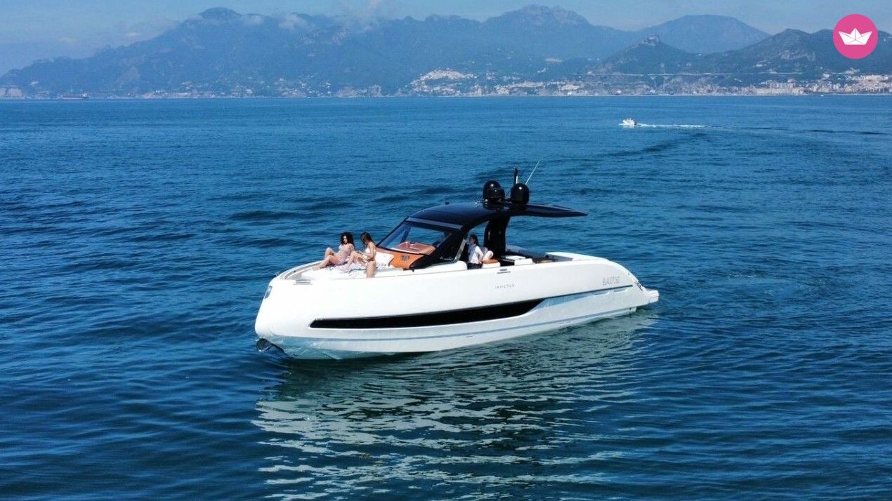 Bateau à moteur Invictus TT 420 880cv