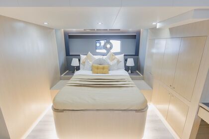 BRAND NEW 52ft YACHT FOR RENT