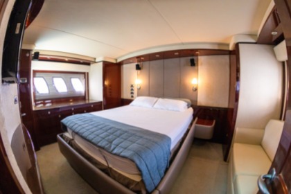 Deal of the Week! Luxurious Sea Ray Sundancer 62 Ft for Rent in Cartagena, Colombia.