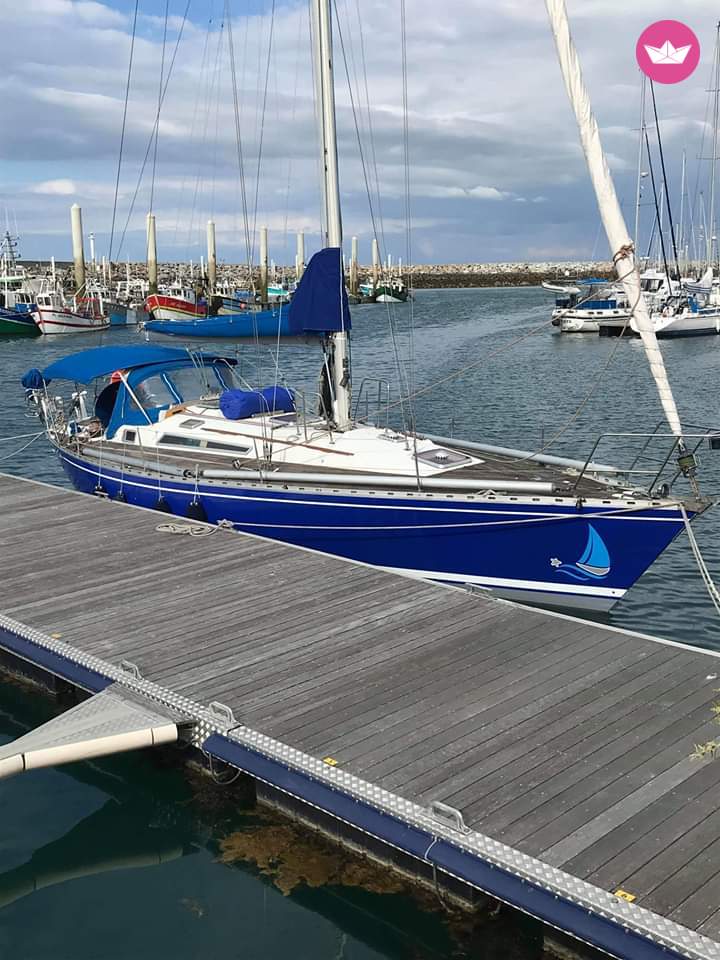 Charter Beneteau First 42 Sailboat (1984) in Binic-Étables-sur-Mer -  Click&Boat