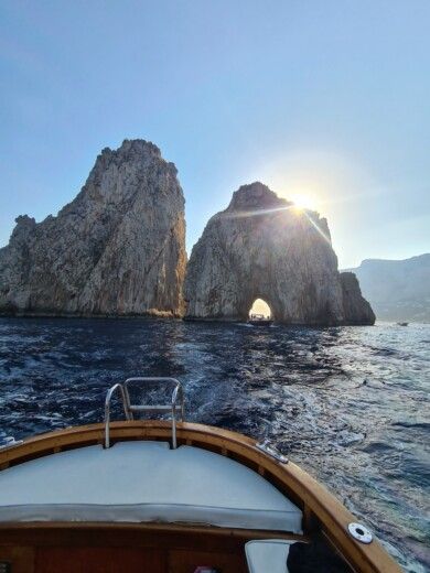 Сорренто Motorboat Comena Cabin 25 alt tag text