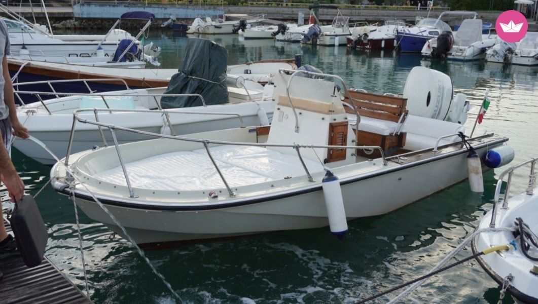 Rental Boston Whaler Outrage 18