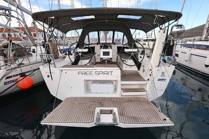 Hire Sailboat Dufour Yachts Dufour 390 Trogir