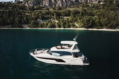 Charter Motor yacht Jeanneau Prestige 590 Fly Podstrana