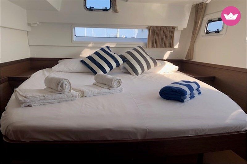 Rent Lagoon 42