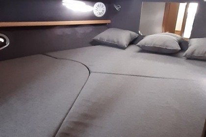 Brand new motor yacht  30 Hardtop