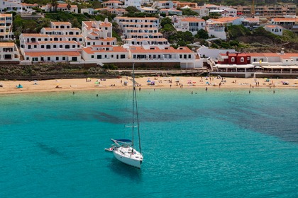 Rent this sailing boat and get to know the beaches