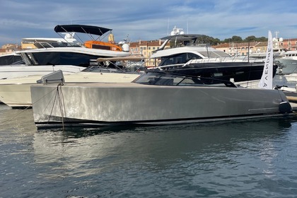 Hire Motorboat VANDUTCH VANDUTCH 40 Grimaud