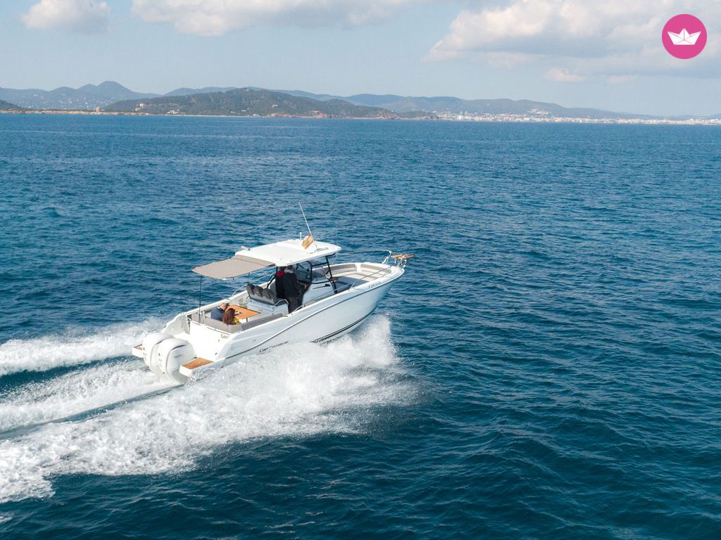 Bateau à moteur Jeanneau Cap Camarat 9.0 CC 500cv 3