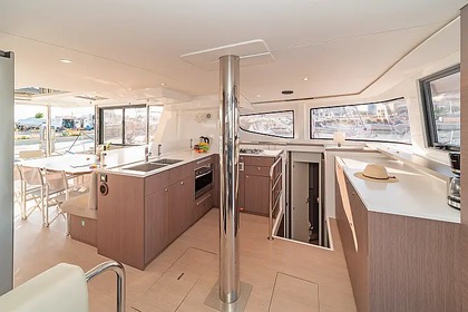Hyra båt Katamaran Bali - Catana 4.6 A/C & GEN & WM Preveza