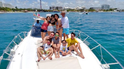 Cancún Motor Yacht Sunseeker Сamargue 44 alt tag text