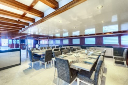 Deluxury Yacht Charter