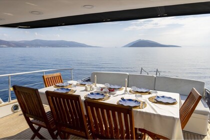 M398 Ultraluxury Motoryacht For Rent 6 People