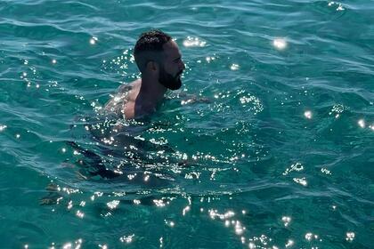 Rental Motorboat Led 32 Baja Sardinia