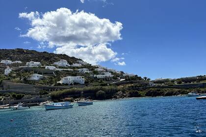 Private cruise around Mykonos or Rhenia island