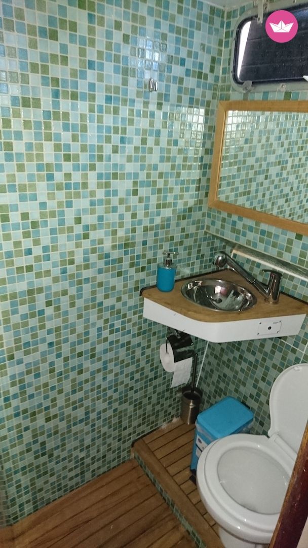 Motorboat Wave Runner 50  