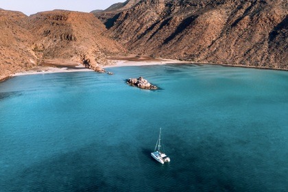 Rental Catamaran Lagoon Lagoon 450 Flybridge La Paz