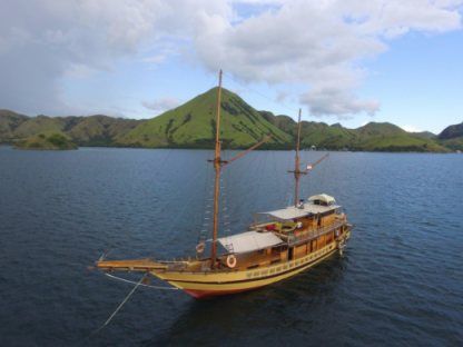 Charter Sailboat Floresta Phinisi Komodo