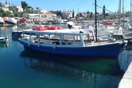 Charter Motorboat Greek spetses xilino 1986 Spetses