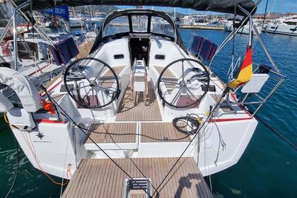 Charter Sailboat Jeanneau Sun Odyssey 349 - 2 cab. Golfo Aranci