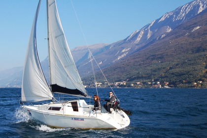 Hire Sailboat Jeanneau Sun Way 21 Pakistan