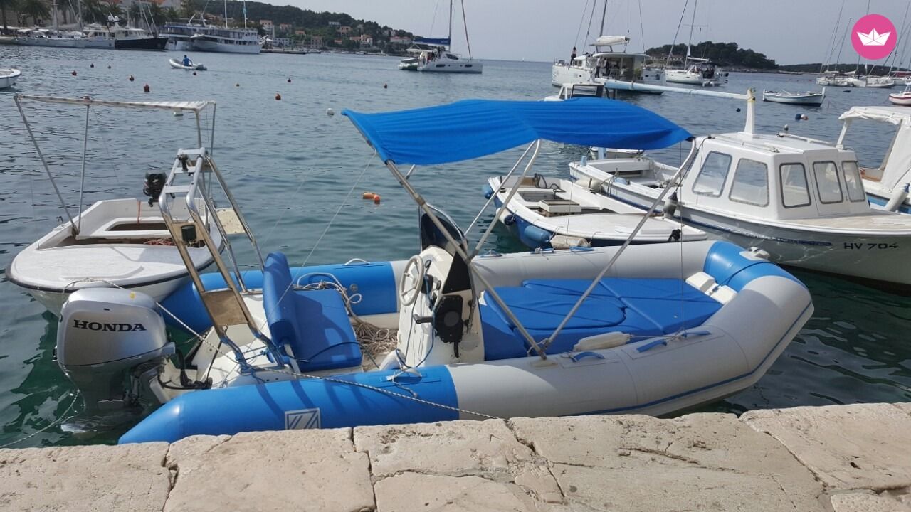 Charter rIB in Hvar  