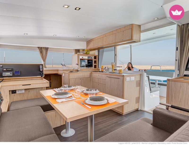 Charter Lagoon 400 S2