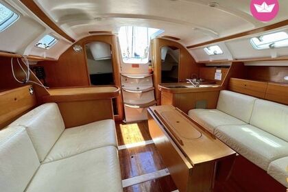 Charter Sailboat Beneteau First 33.7 Larmor-Plage