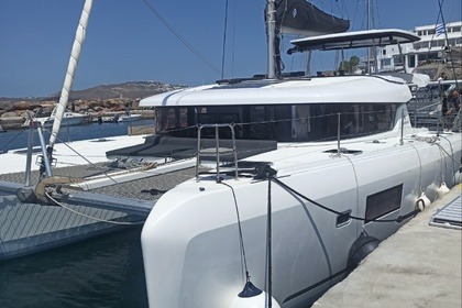 Daily cruises in the Caldera of Santorini with Lagoon 42!