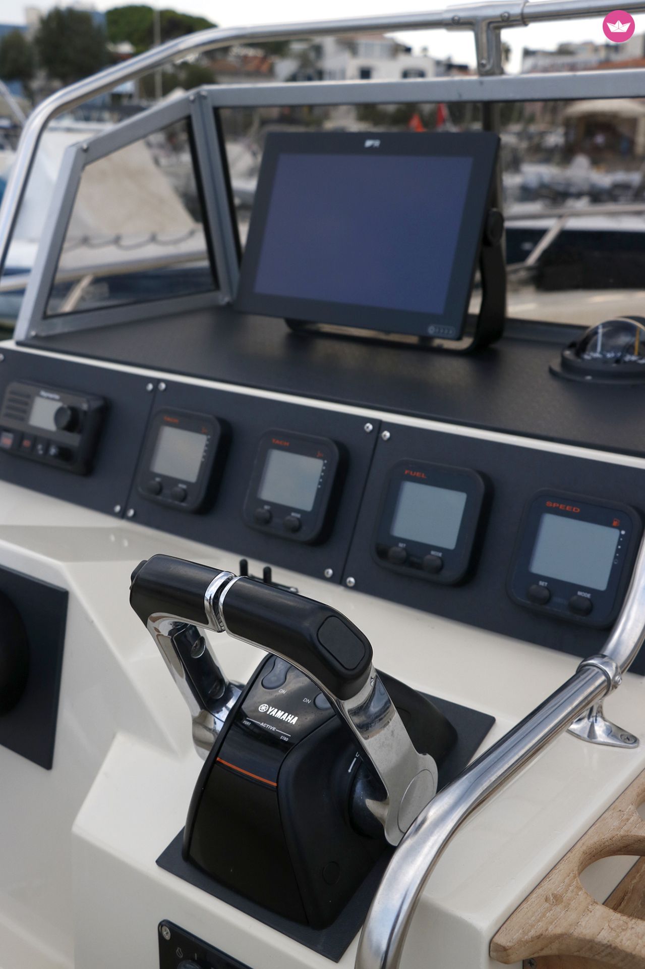 Bateau à moteur Boston Whaler Guardian 500cv 4