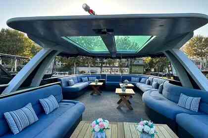 Private Luxury Boat with a Capacity of 40 People