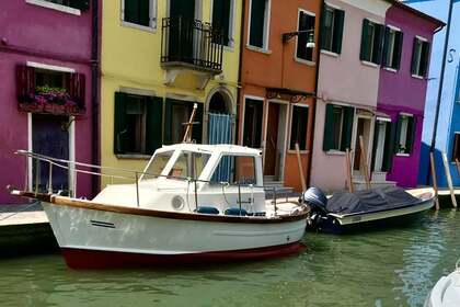 Barca a Venezia a Noleggio - Ormeggiata in Canal Grande a San Marco, 3052