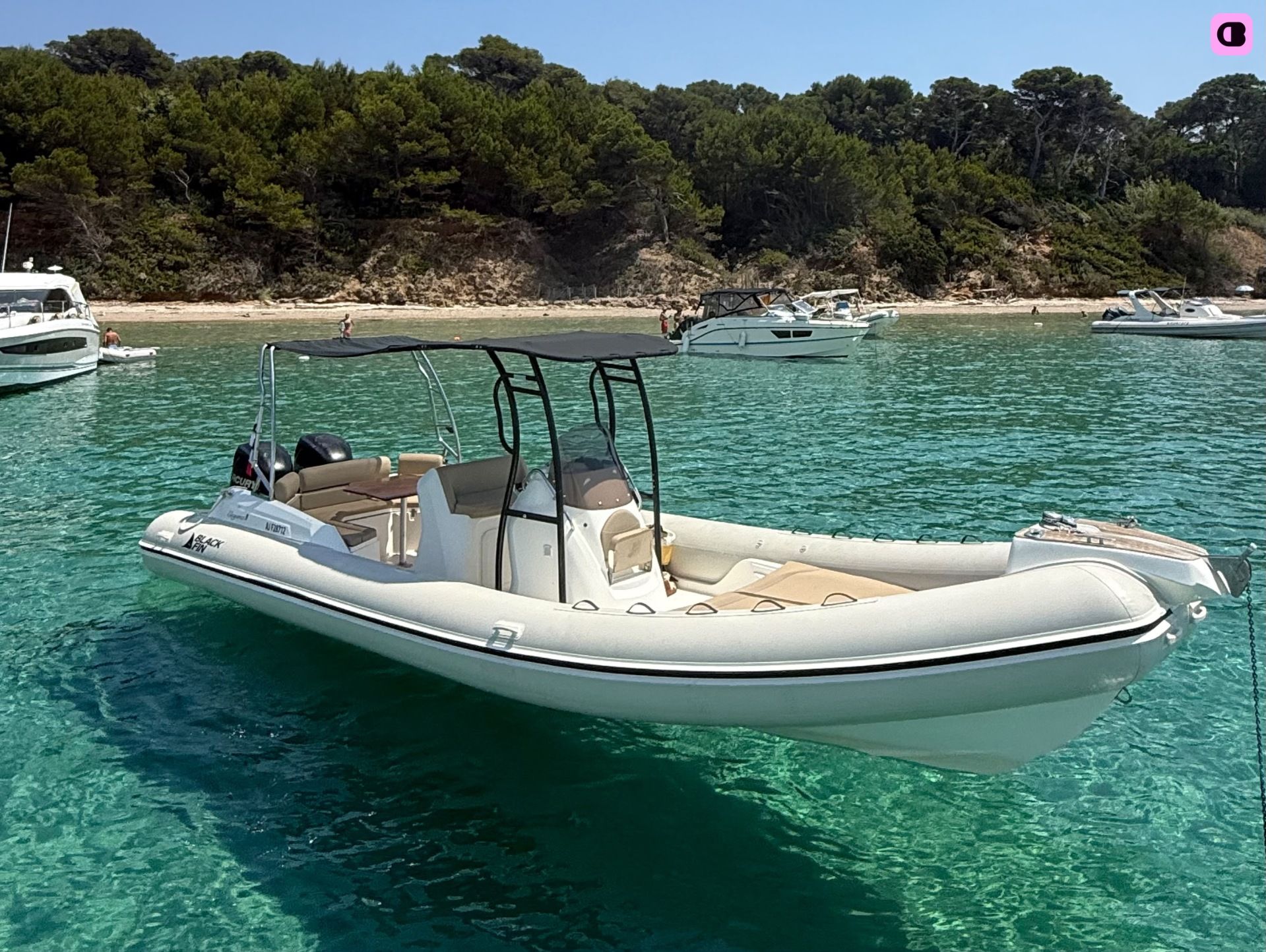 Semi-rigide Black Fin Élégance 9 400cv