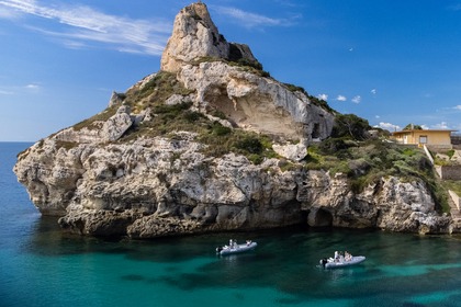 "Noleggio Gommone a Cagliari (Senza patente): Esplora Baie Nascoste e Vivi Emozioni Uniche!"