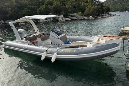 Hyra båt RIB-båt Honda 6m 100HP Korčula