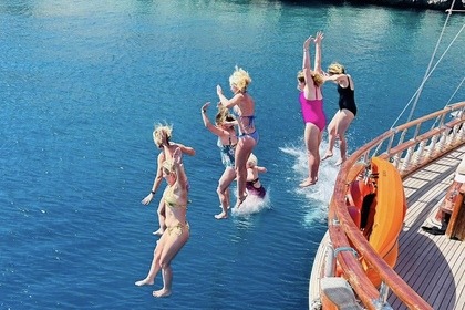 BOAT CHARTER FOR DAILY & WEEKLY HIRE