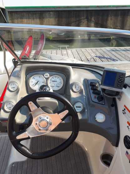 Charter Motorboat Larson 180 Sport Huy