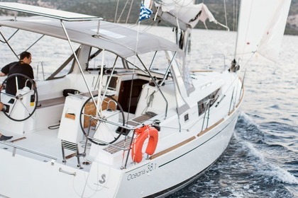Miete Segelboot BENETEAU OCEANIS 38.1 Nea Peramos
